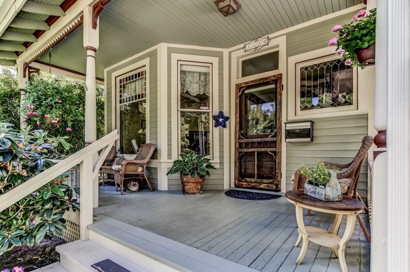 1895 Beautiful Victorian Style Home in North Proctor