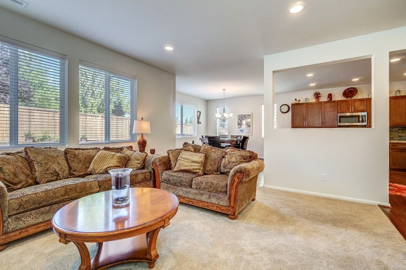 Beautiful Home in Spanaway with Mt. Rainier View