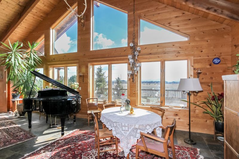 Unique Timber Lodge Custom Built Home with 360 Degree View of the Cascades & Mt. Stewart